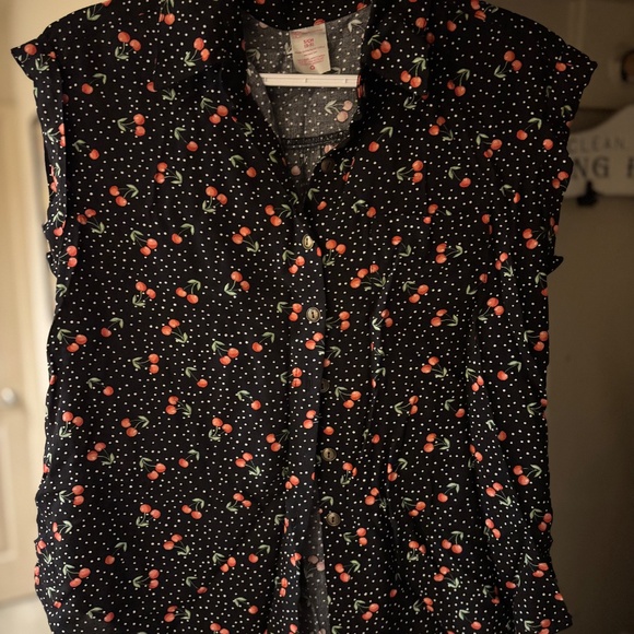 Cherry Blouse - Picture 3 of 3